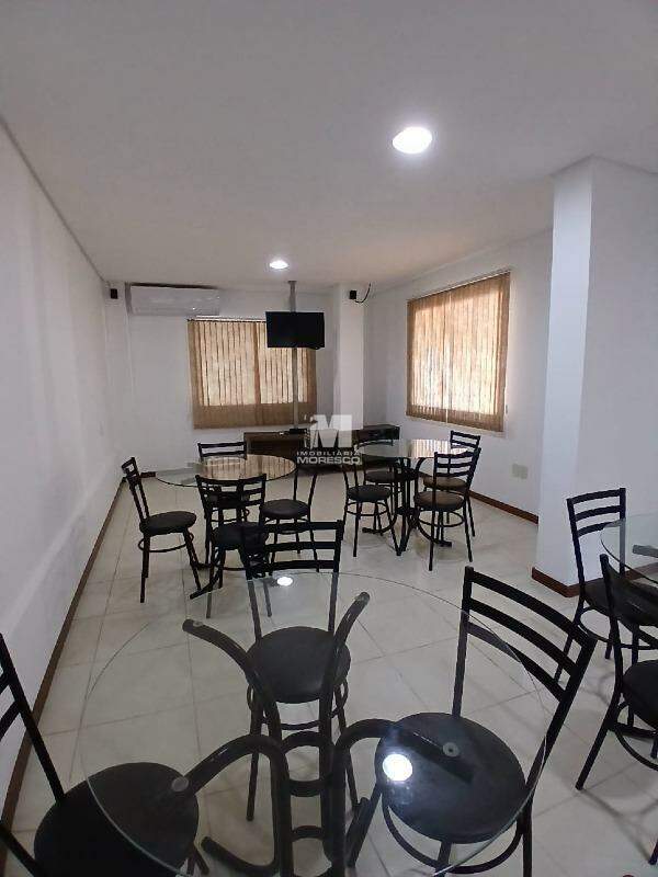 Apartamento para aluguel no bairro Centro: 