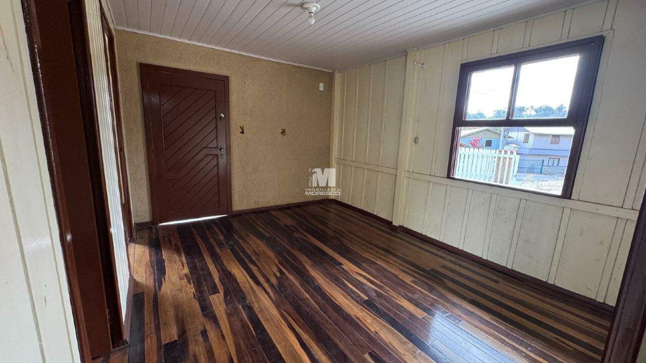 Casa à venda no bairro Planalto: 