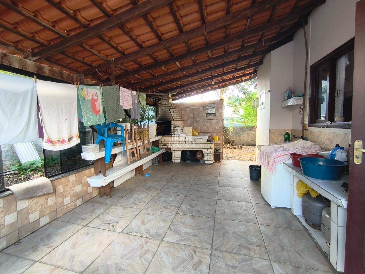 Casa à venda no bairro Guabiruba Sul: 
