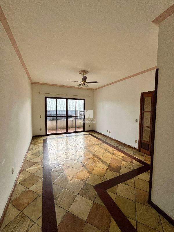Apartamento à venda no bairro Azambuja: 