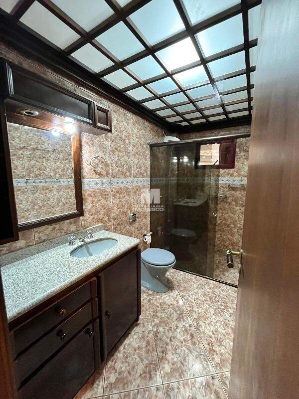 Apartamento à venda no bairro Azambuja: 
