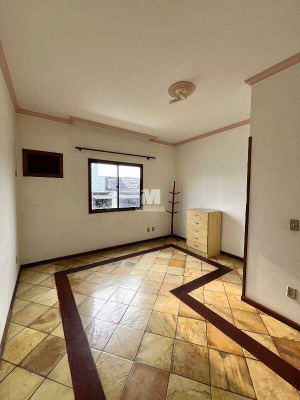 Apartamento à venda no bairro Azambuja: 