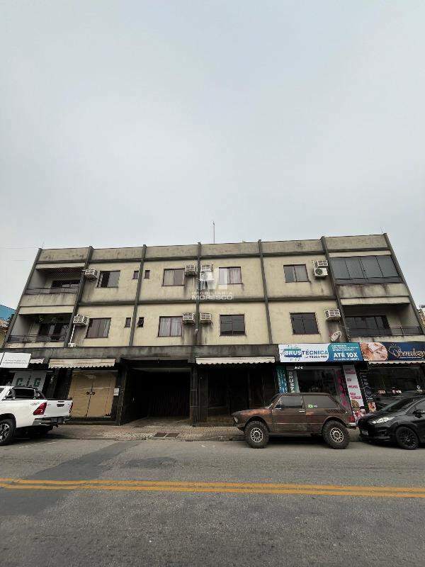 Apartamento à venda no bairro Azambuja: 