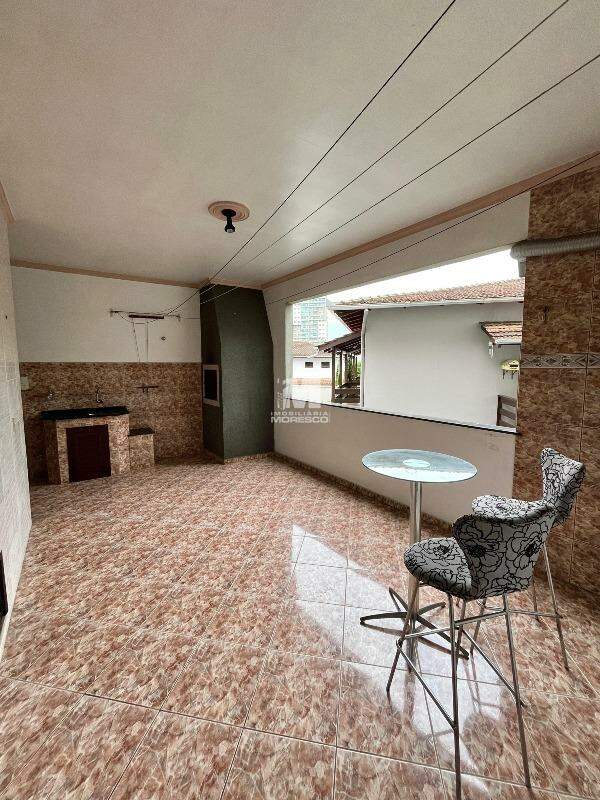 Apartamento à venda no bairro Azambuja: 