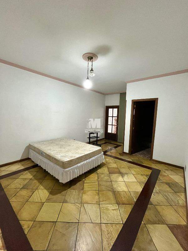 Apartamento à venda no bairro Azambuja: 