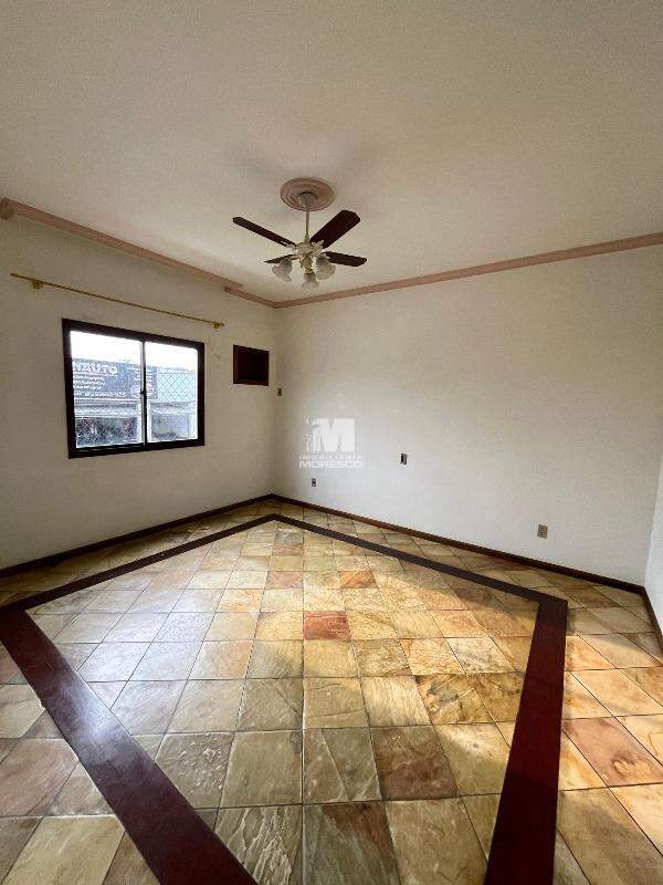 Apartamento à venda no bairro Azambuja: 