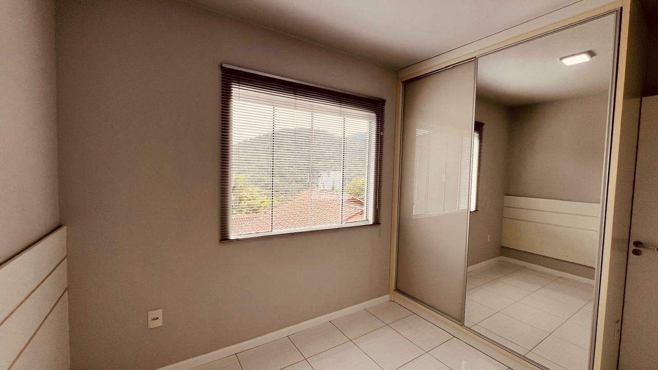 Casa para aluguel no bairro Bateas: 