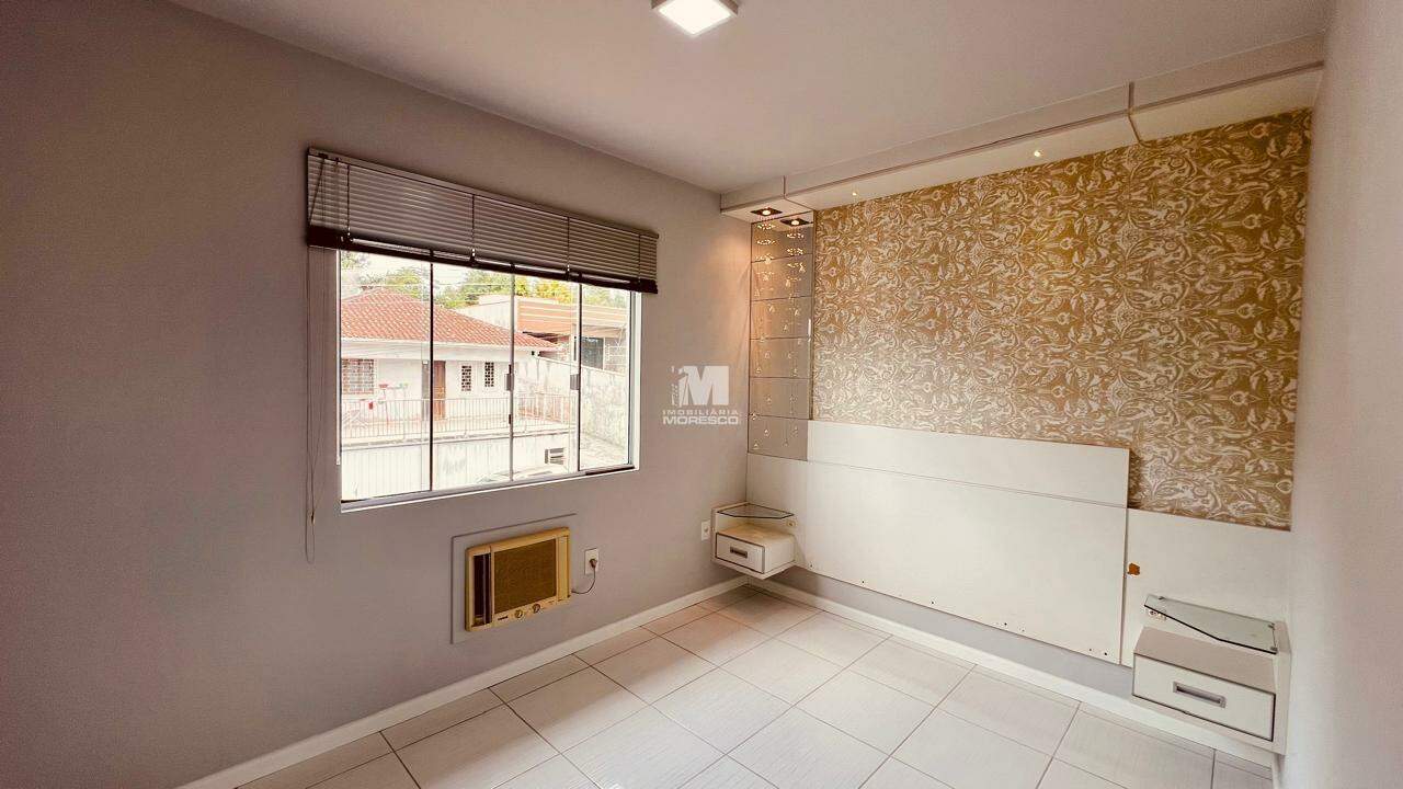 Casa para aluguel no bairro Bateas: 