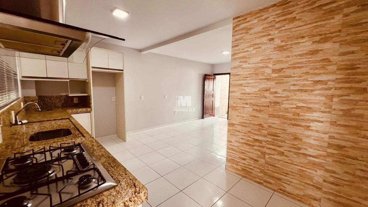 Casa para aluguel no bairro Bateas: 