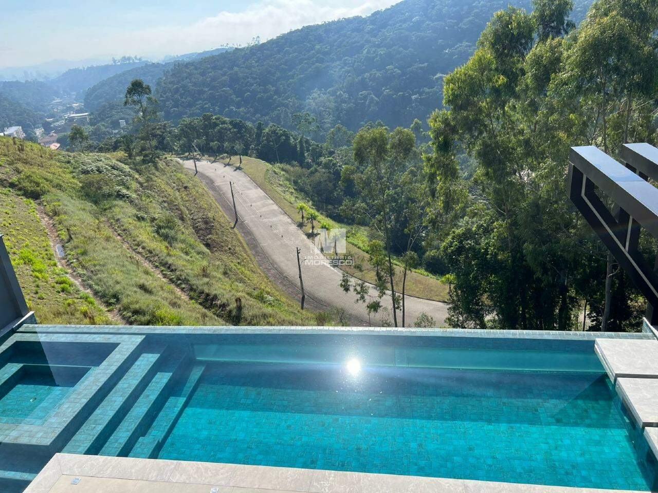 Casa à venda no bairro Azambuja: 