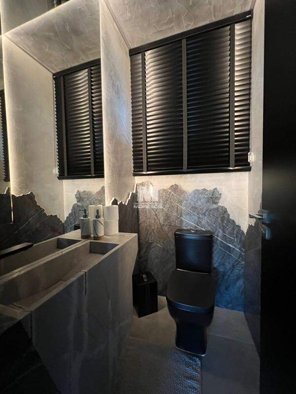 Casa à venda no bairro Azambuja: Lavabo