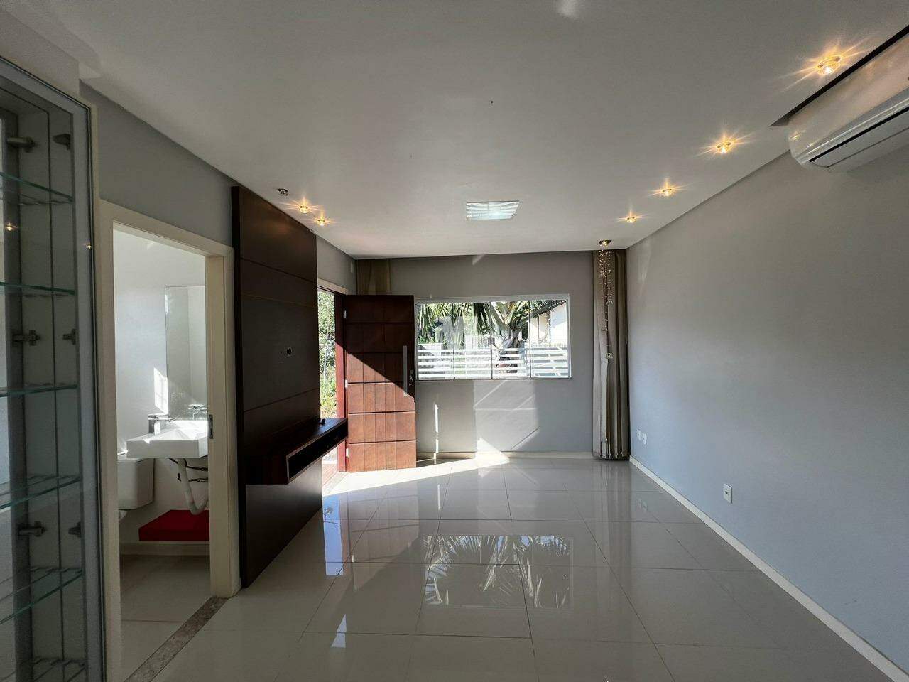 Casa para aluguel no bairro Dom Joaquim: 