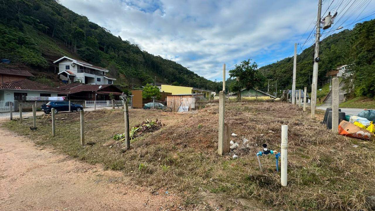 Terreno à venda no bairro Cedrinho: 