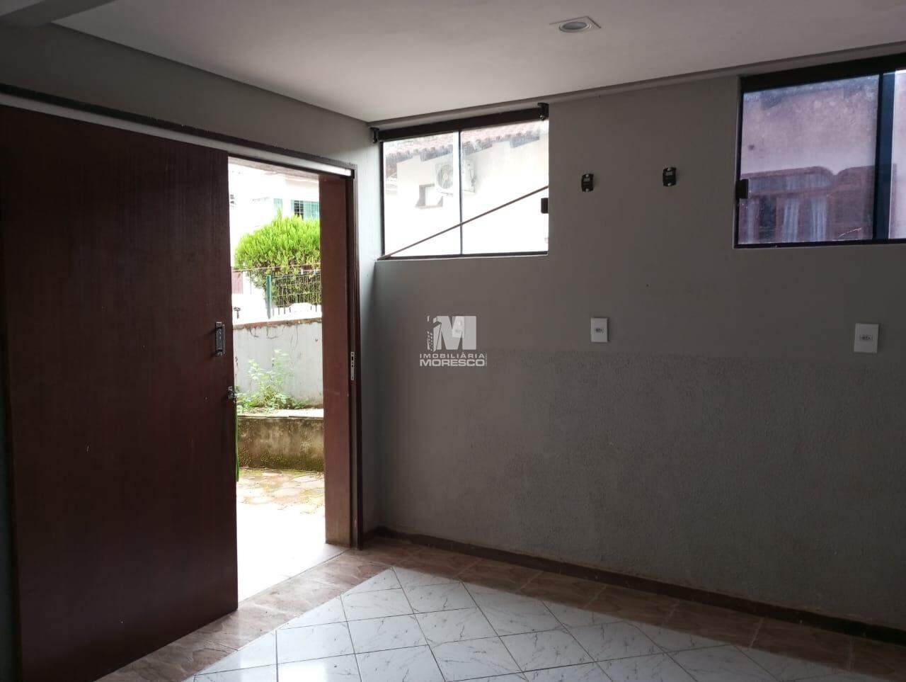 Casa para aluguel no bairro Azambuja: 