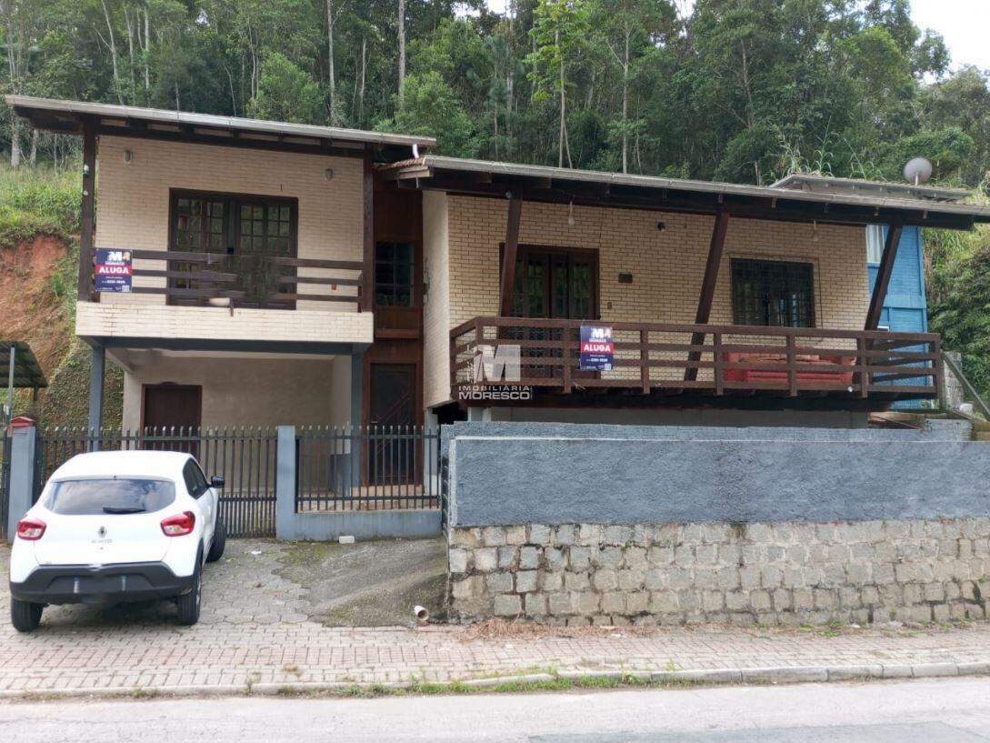 Casa para aluguel no bairro Azambuja: 