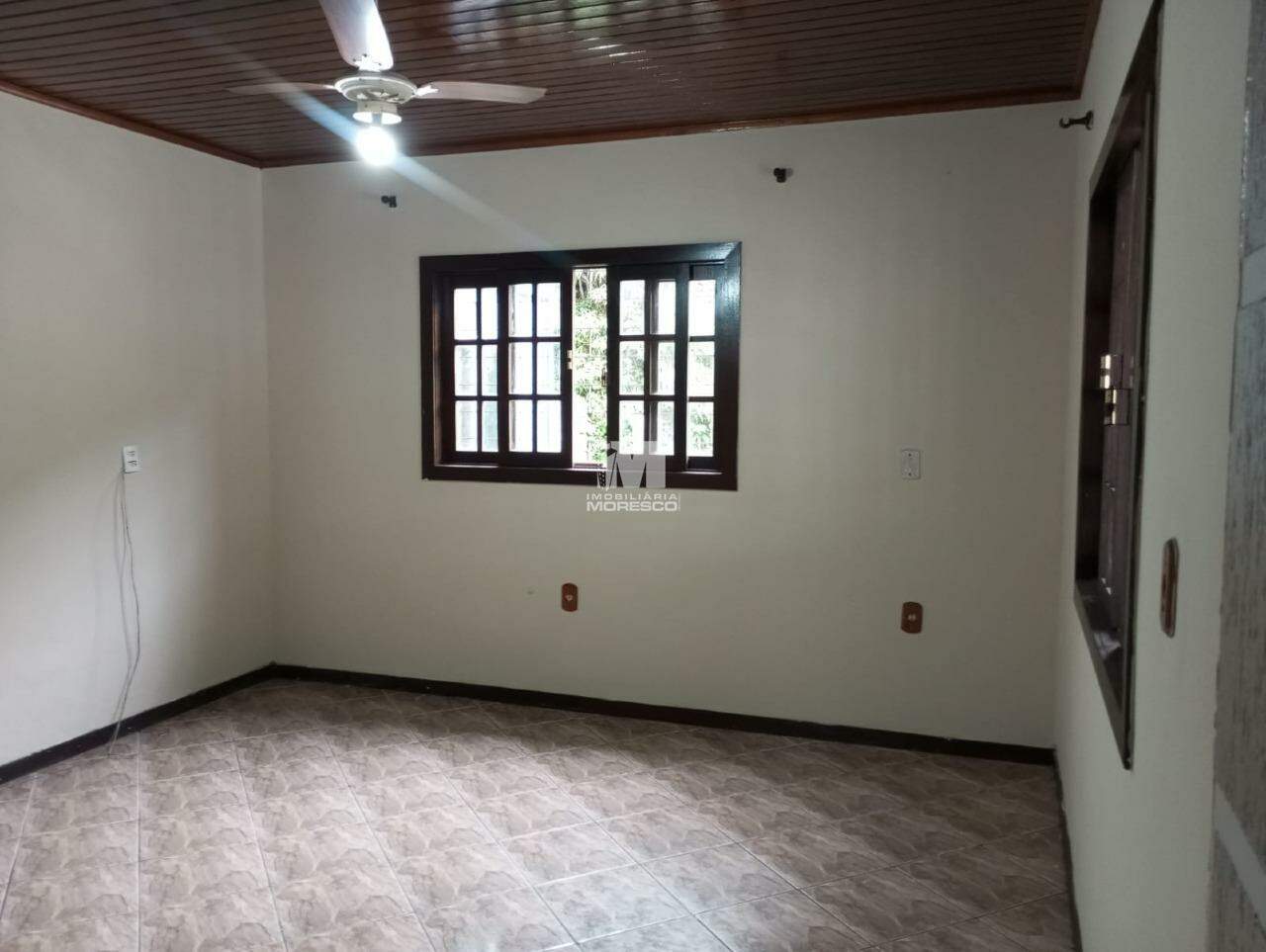 Casa para aluguel no bairro Azambuja: 