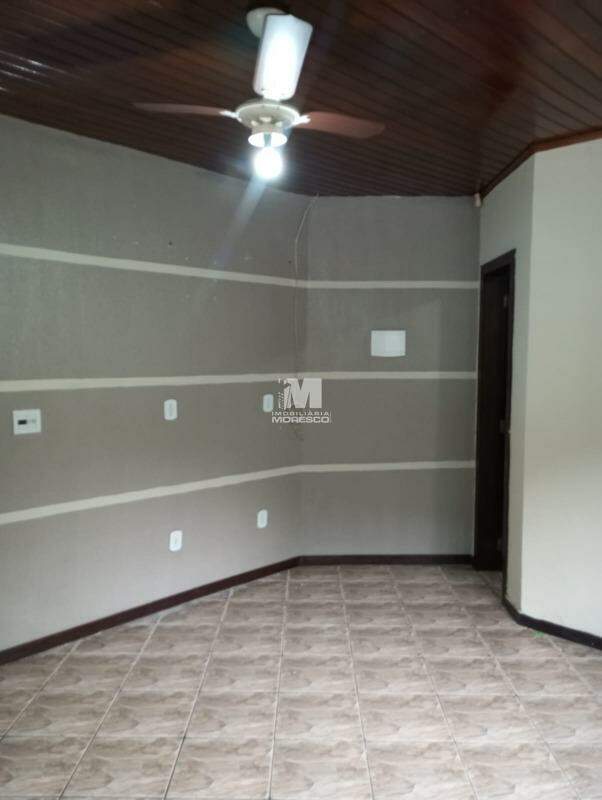 Casa para aluguel no bairro Azambuja: 