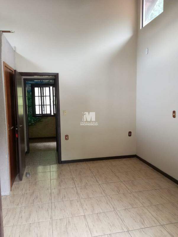 Casa para aluguel no bairro Azambuja: 