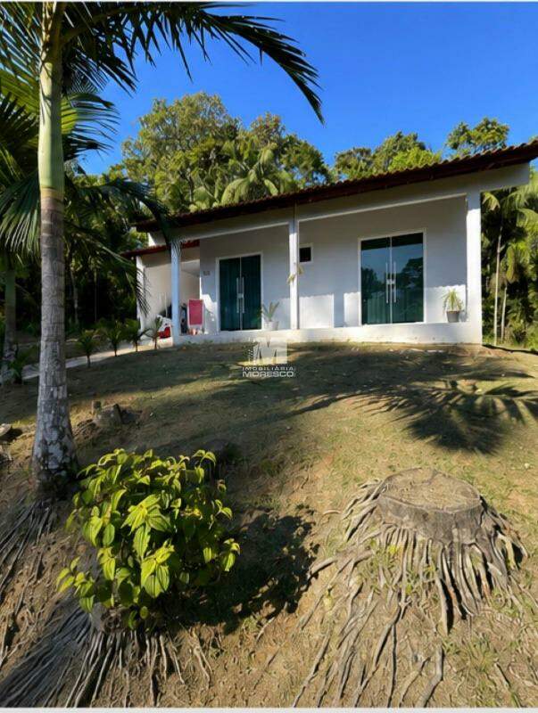 Casa à venda no bairro Holstein: 