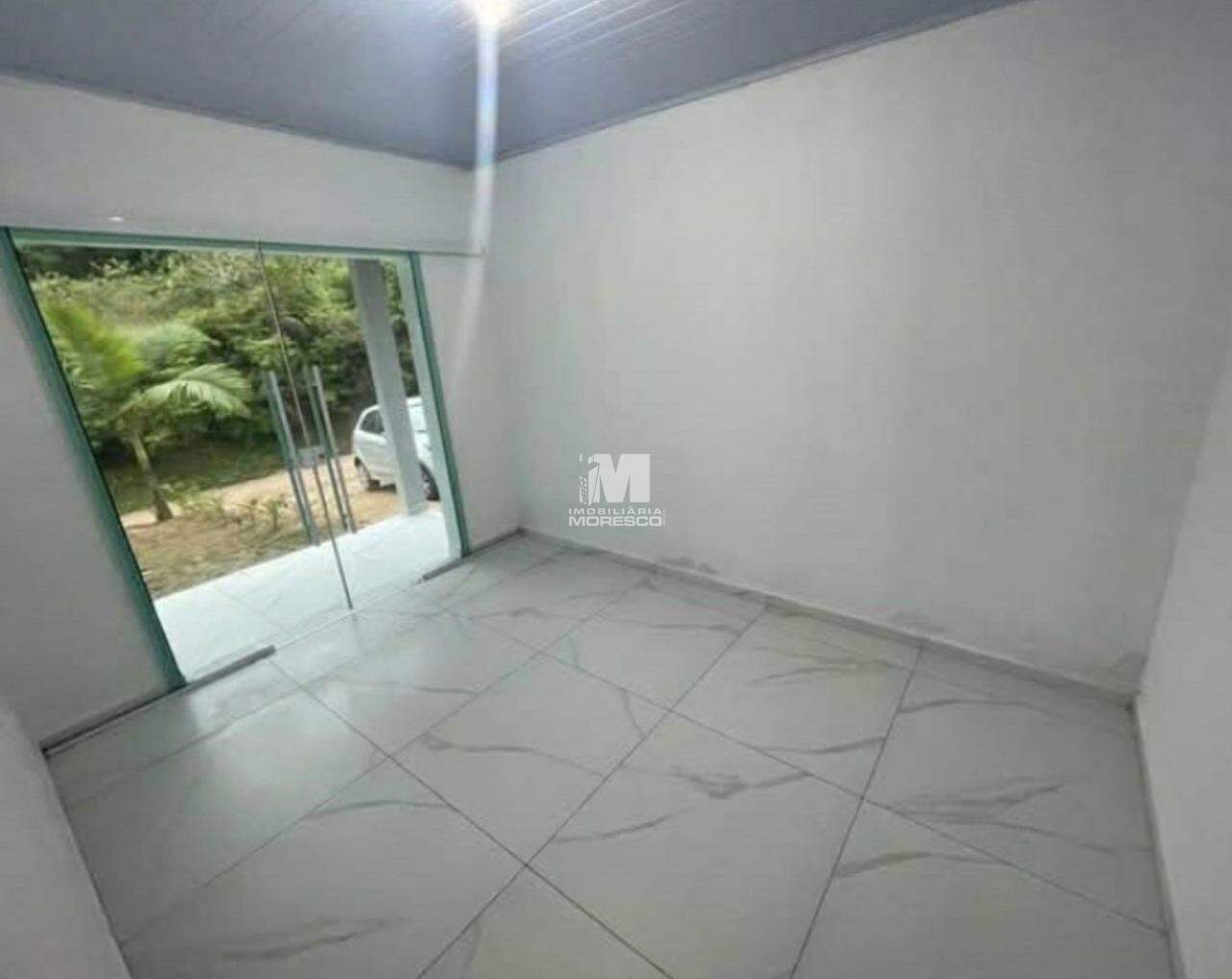 Casa à venda no bairro Holstein: 
