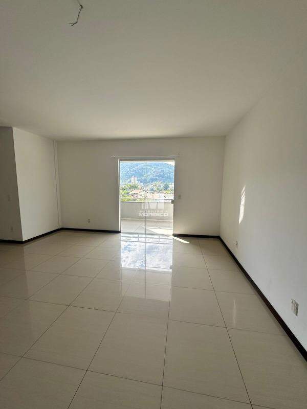 Apartamento à venda no bairro Jardim Maluche: 