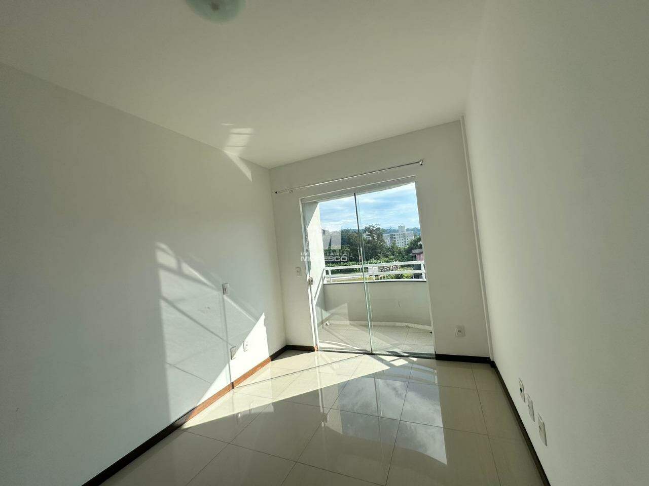 Apartamento à venda no bairro Jardim Maluche: 