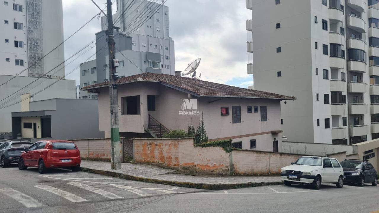 Casa à venda no bairro Centro I: 