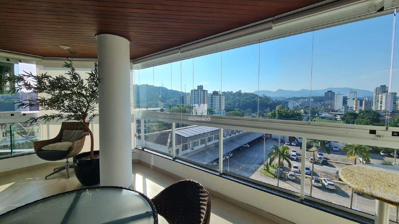 Apartamento para aluguel no bairro Centro: 