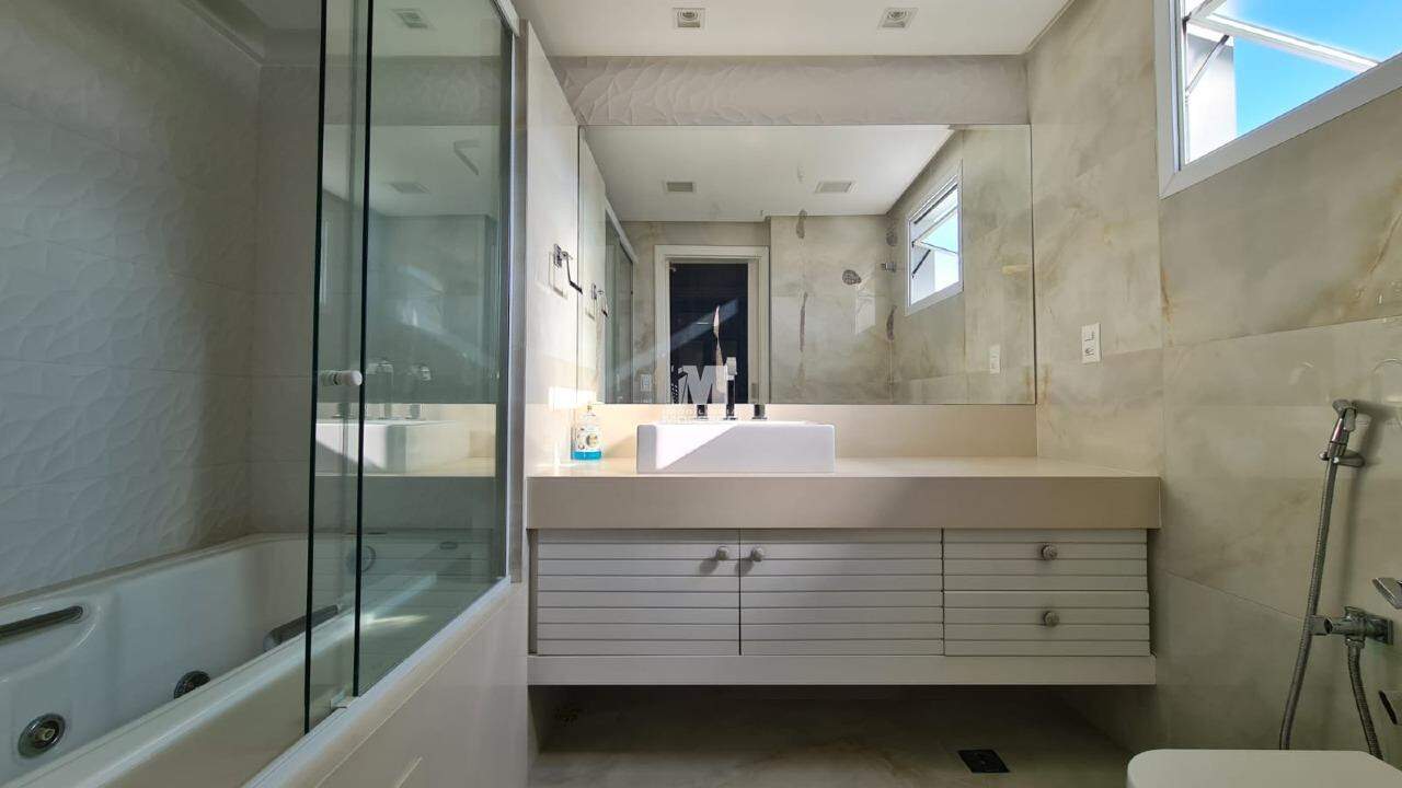Apartamento para aluguel no bairro Centro: 