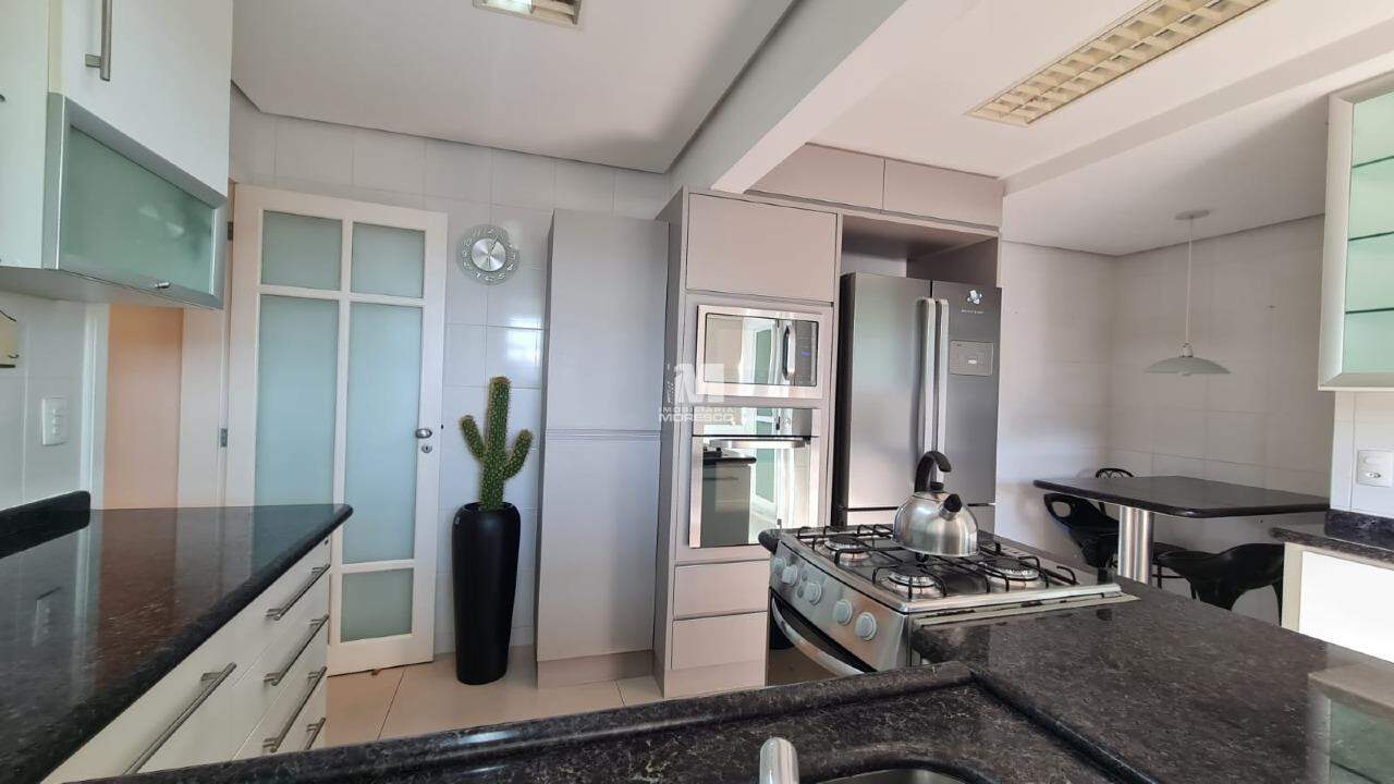 Apartamento para aluguel no bairro Centro: 