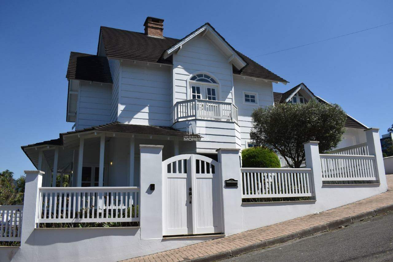 Casa de 350m² no bairro São Pedro, em Brusque | Eu Corretor