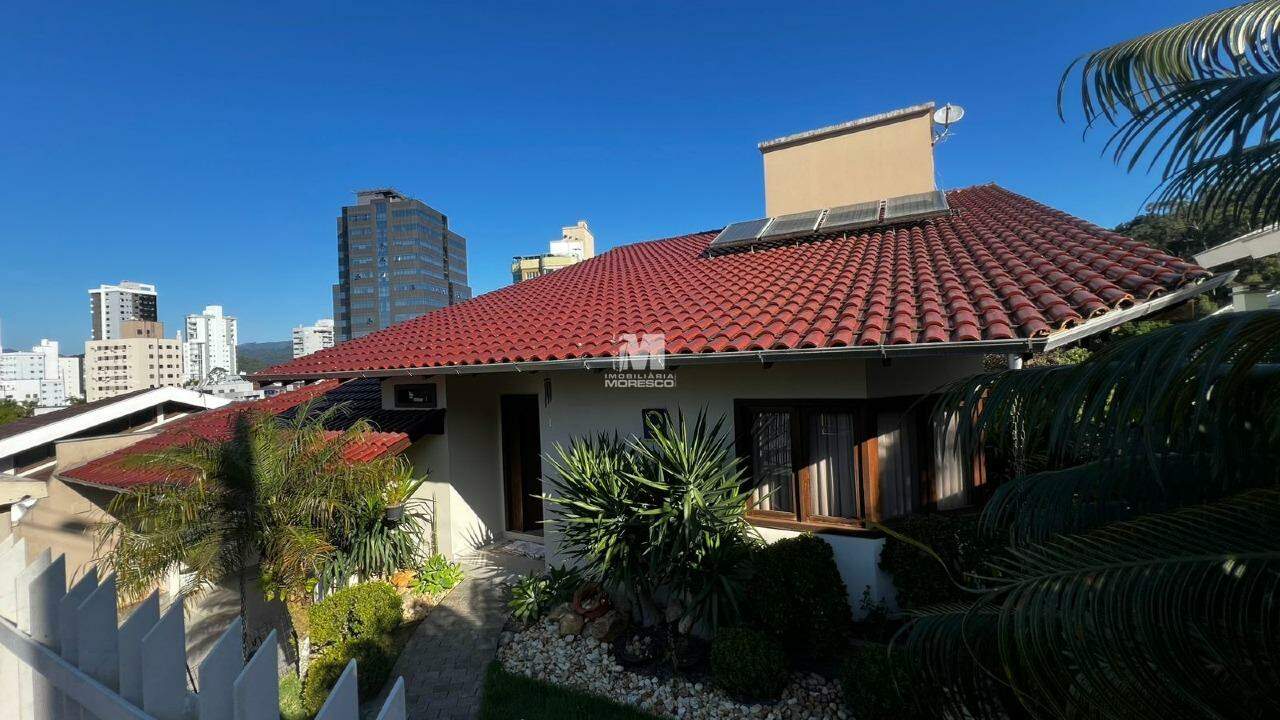 Casa à venda no bairro Centro I: 