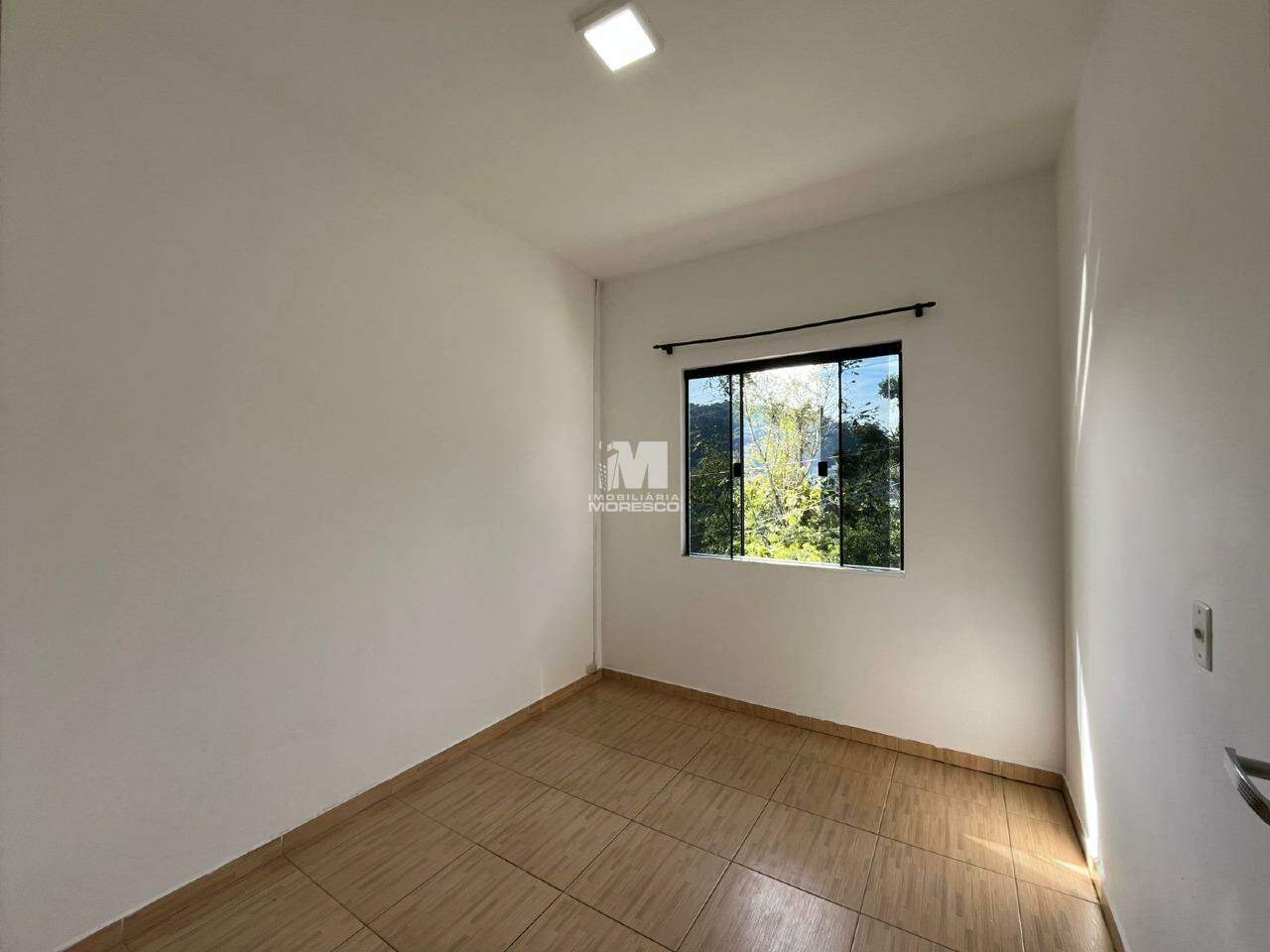 Casa para aluguel no bairro Azambuja: