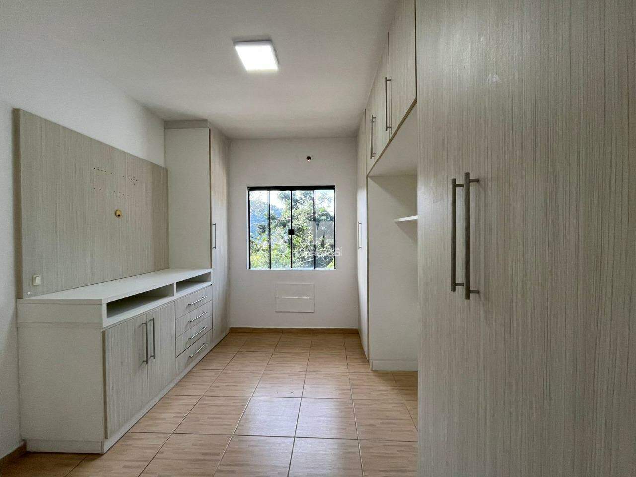 Casa para aluguel no bairro Azambuja: