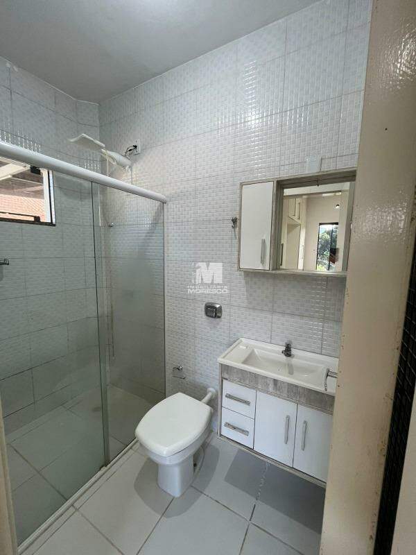Casa para aluguel no bairro Azambuja: