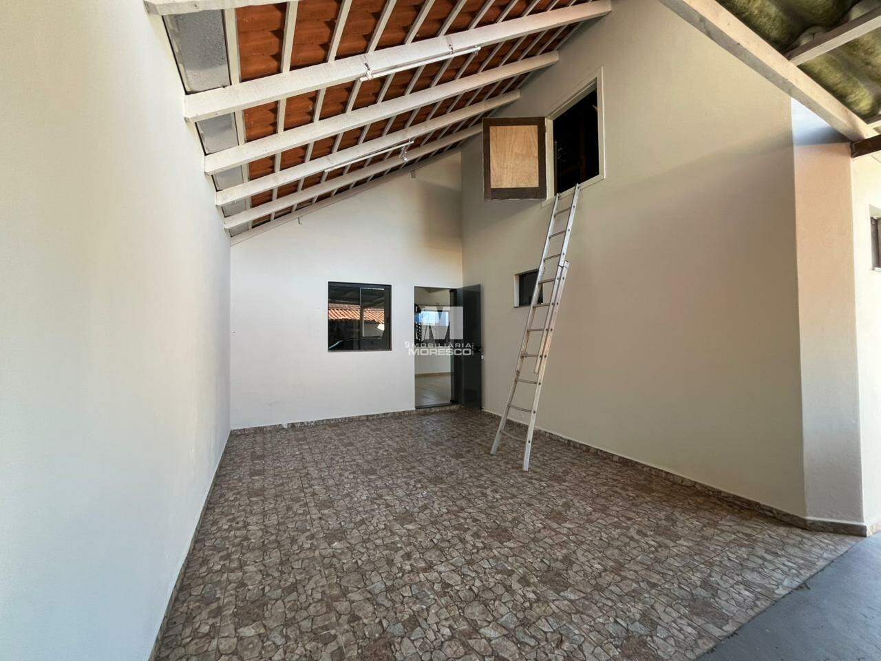 Casa para aluguel no bairro Azambuja:
