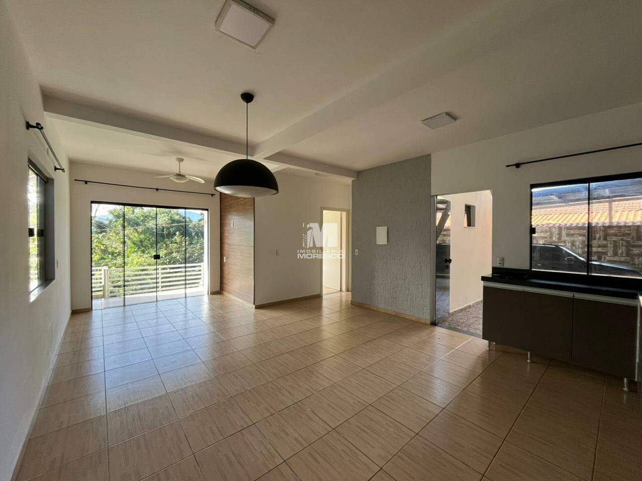Casa para aluguel no bairro Azambuja: 