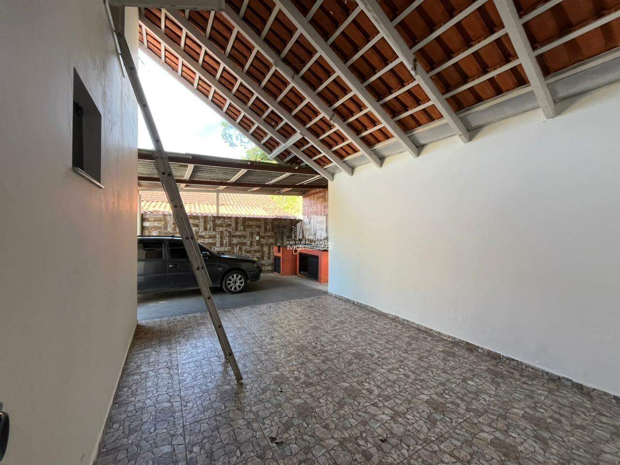 Casa para aluguel no bairro Azambuja:
