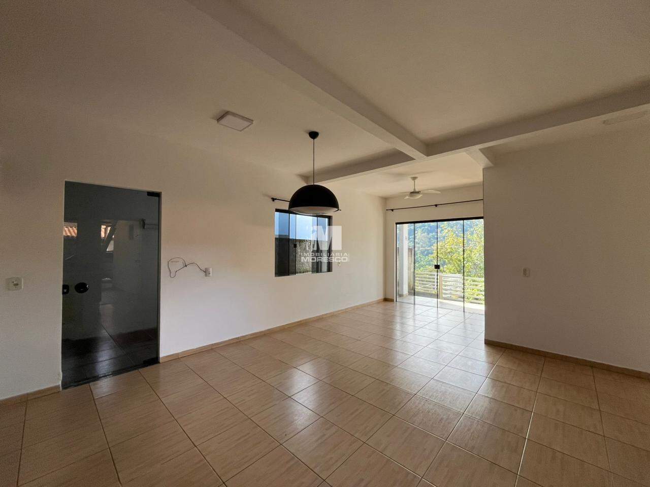 Casa para aluguel no bairro Azambuja: 