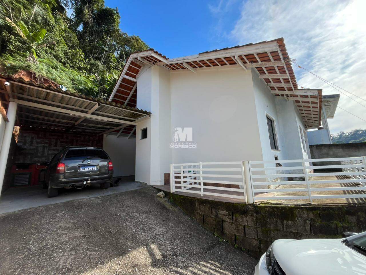 Casa para aluguel no bairro Azambuja: