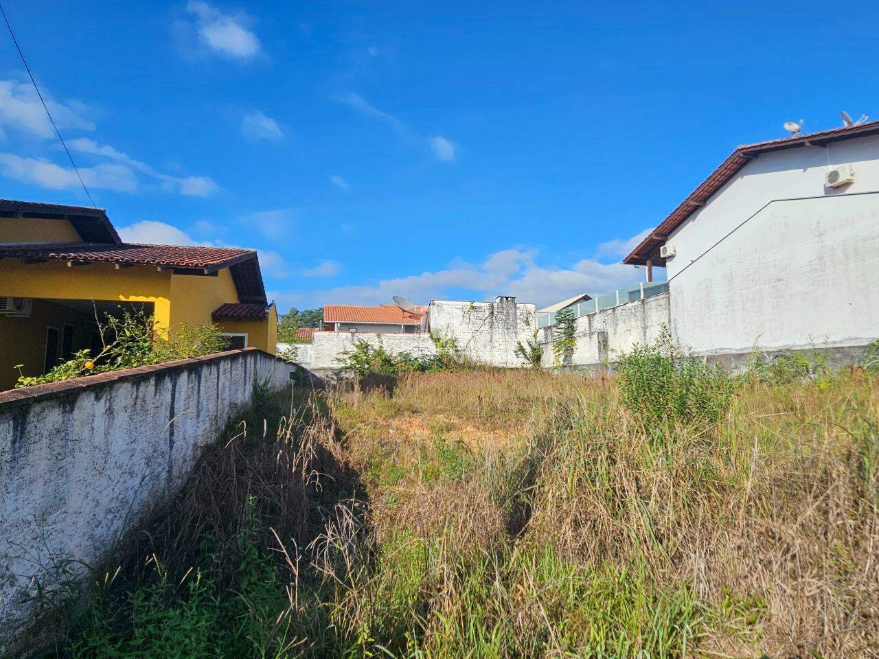 Terreno à venda no bairro Souza Cruz: 