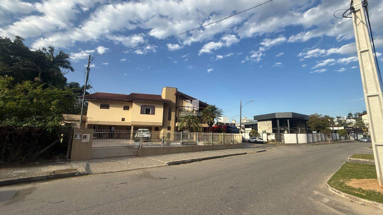 Casa à venda no bairro Jardim Maluche: 