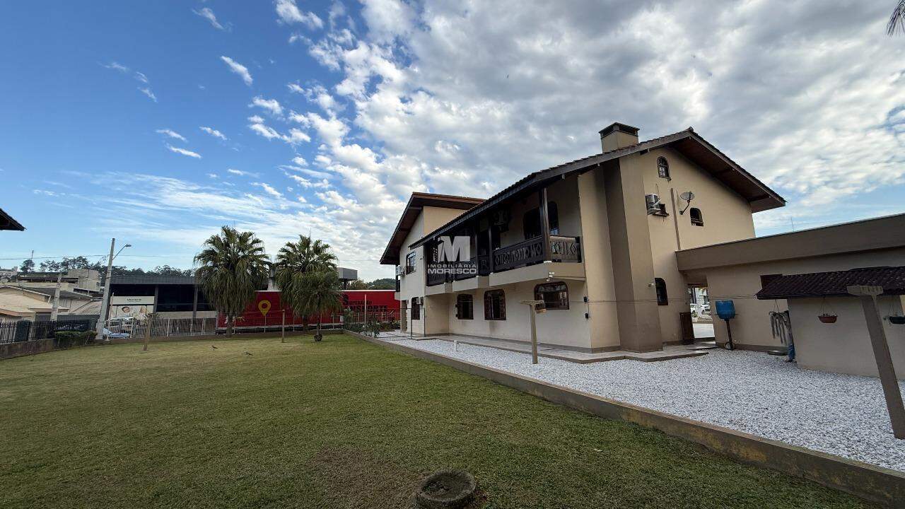 Casa à venda no bairro Jardim Maluche: 