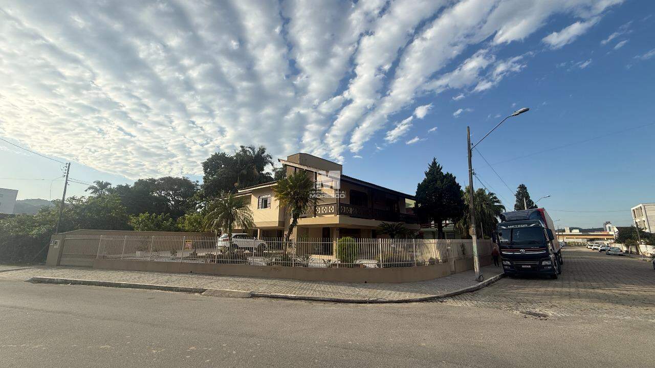 Casa à venda no bairro Jardim Maluche: 