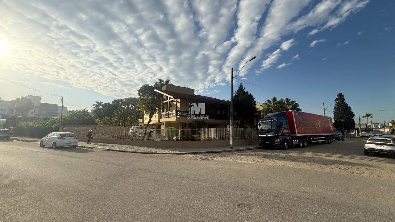 Casa à venda no bairro Jardim Maluche: 