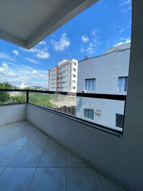 Apartamento à venda no bairro Santa Terezinha: 