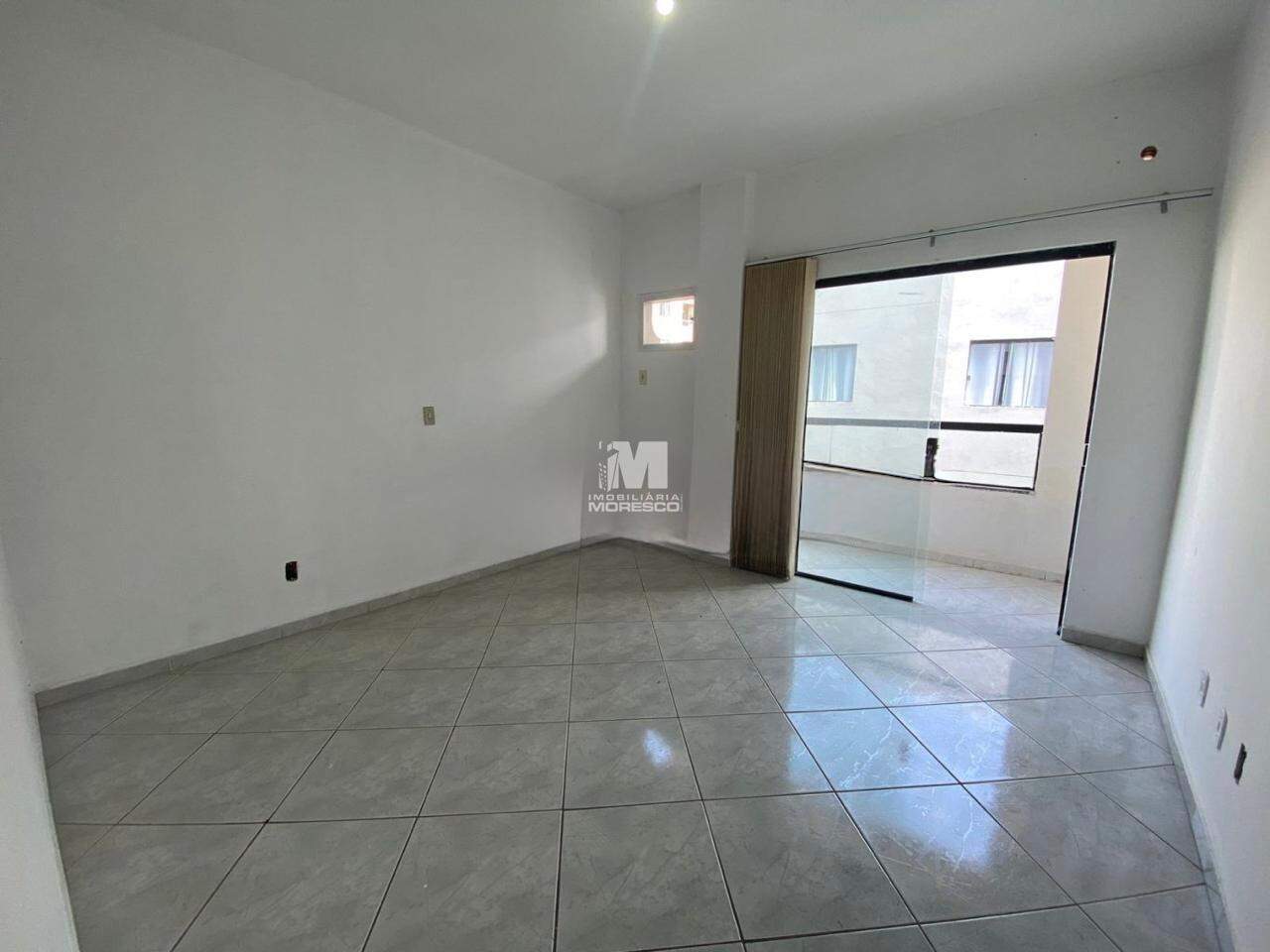 Apartamento à venda no bairro Santa Terezinha: 