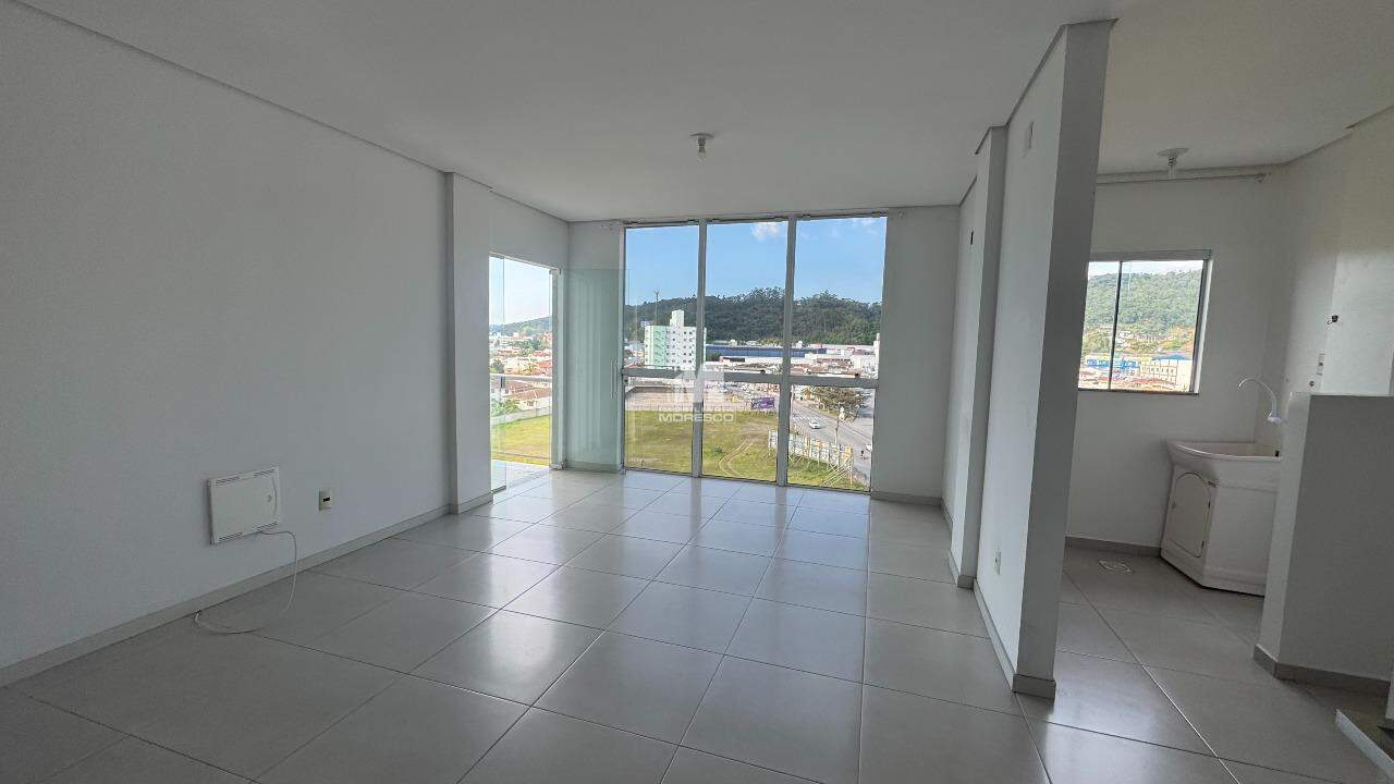 Apartamento à venda no bairro Santa Terezinha: 