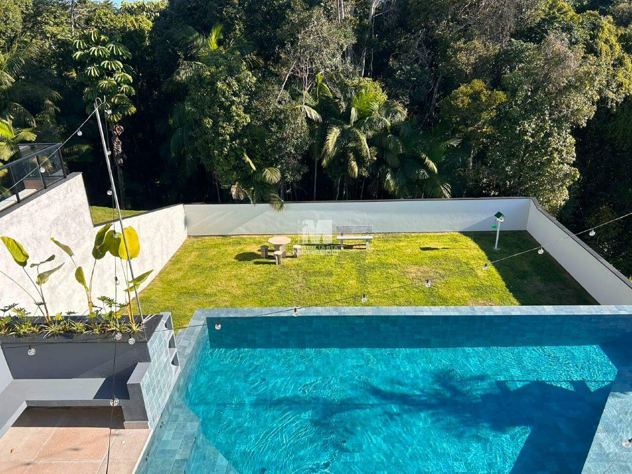 Casa à venda no bairro Azambuja: