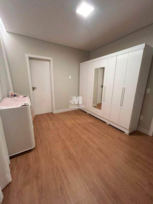 Casa à venda no bairro Azambuja:
